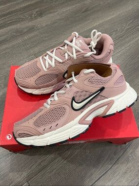 Nike women’s V2K run shoes size 9